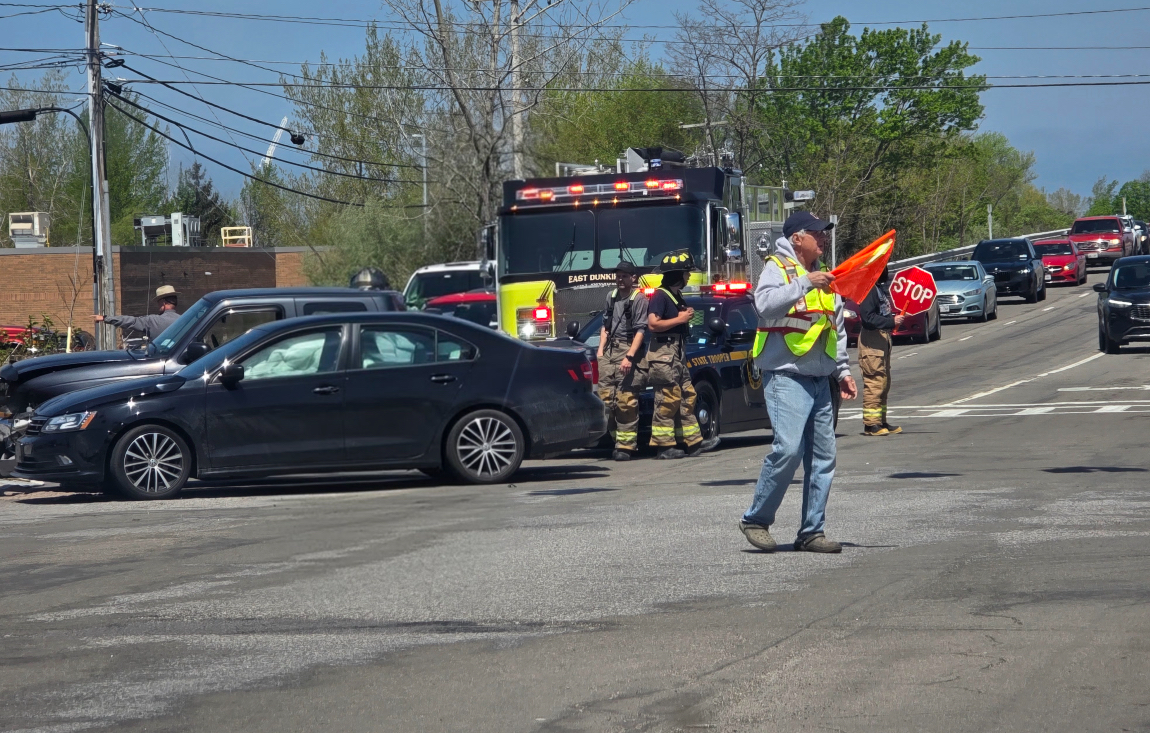 Crash ties up traffic | News, Sports, Jobs - Observer Today